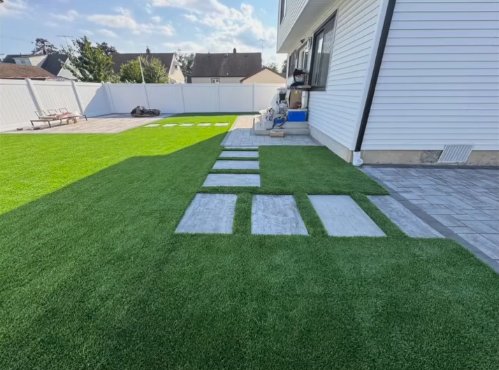 Backyard turf with stepping stone pavers